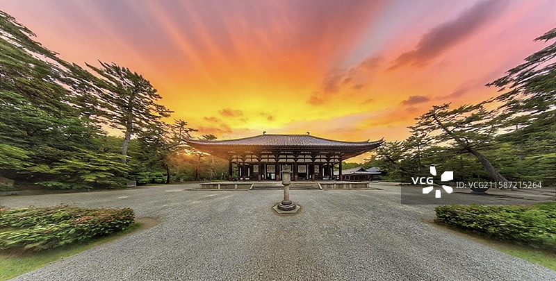 唐招提寺由鉴真主持建于 759 年，是日本佛教律宗总本山，建筑具唐代风格，多建筑与佛像为日本国宝。图片素材