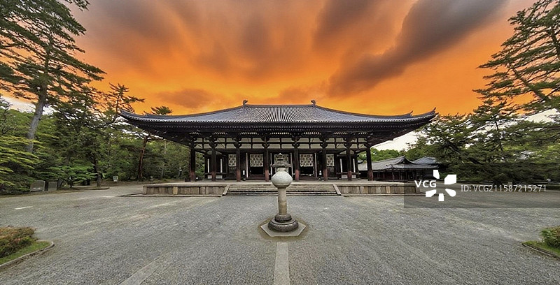 唐招提寺由鉴真主持建于 759 年，是日本佛教律宗总本山，建筑具唐代风格，多建筑与佛像为日本国宝。图片素材