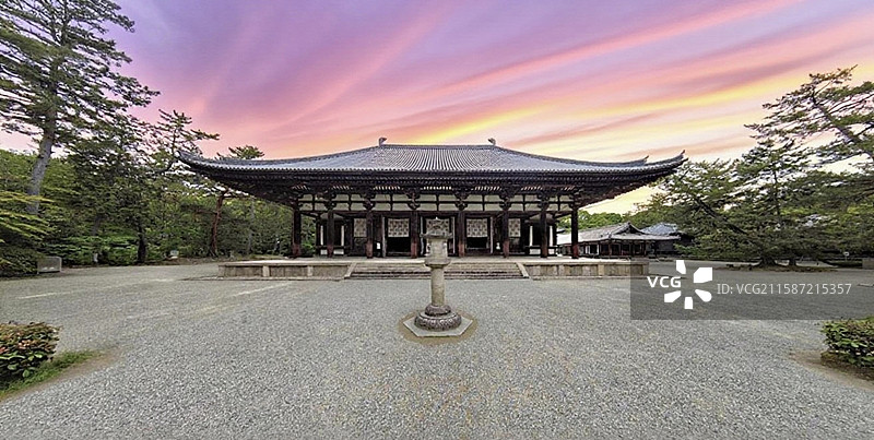 唐招提寺由鉴真主持建于 759 年，是日本佛教律宗总本山，建筑具唐代风格，多建筑与佛像为日本国宝。图片素材