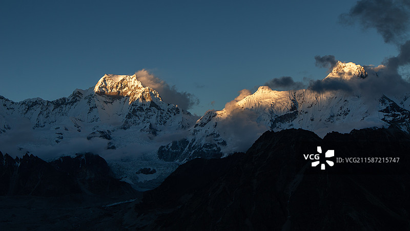 GkoyoRi日照金山，尼泊尔EBC徒步图片素材