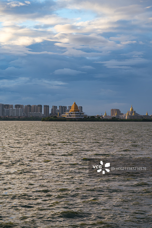 武汉江夏，汤逊湖早霞，长岛，莲华寺图片素材