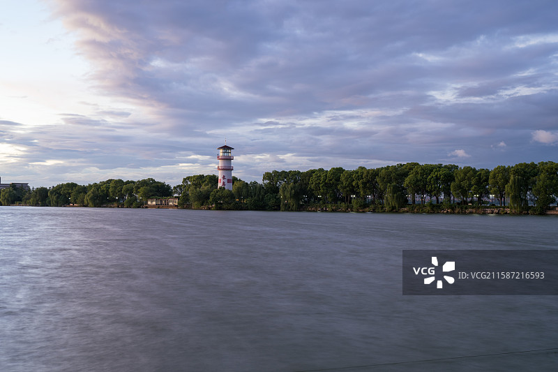 武汉江夏，汤逊湖早霞，长岛，莲华寺图片素材