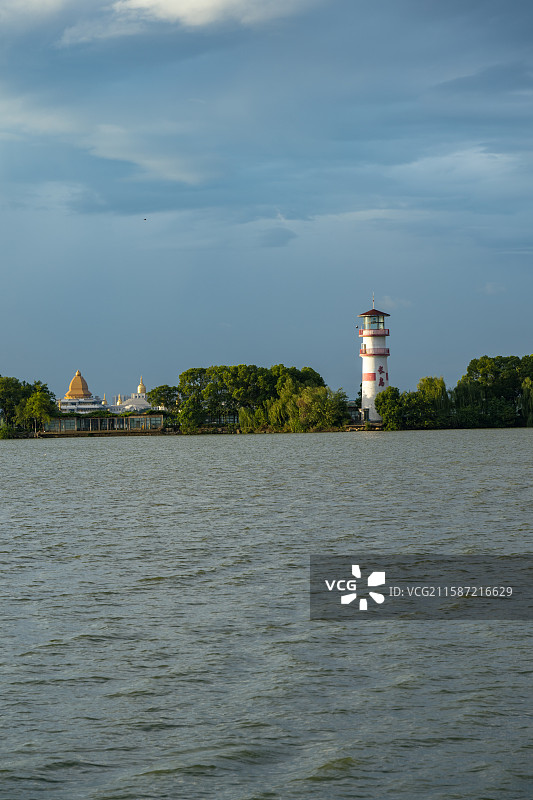 武汉江夏，汤逊湖早霞，长岛，莲华寺图片素材