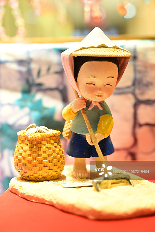 泉州 簪花围 蟳埔女 蚵壳厝 卡通 人物 非遗 摆件图片素材