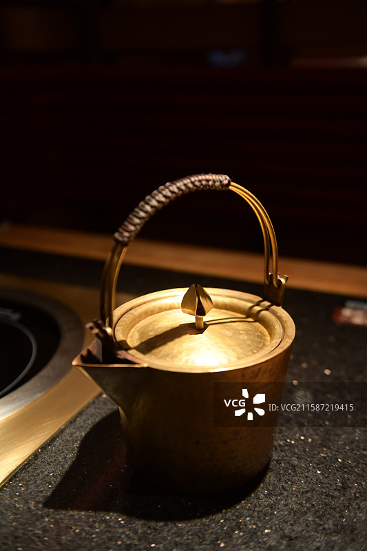 铜茶壶图片素材