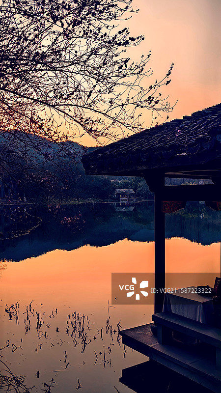 春天傍晚时分的西湖浴鹄湾图片素材