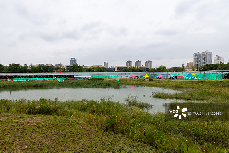 河南郑州书院街墓地考古现场M2 M24 商代图片素材