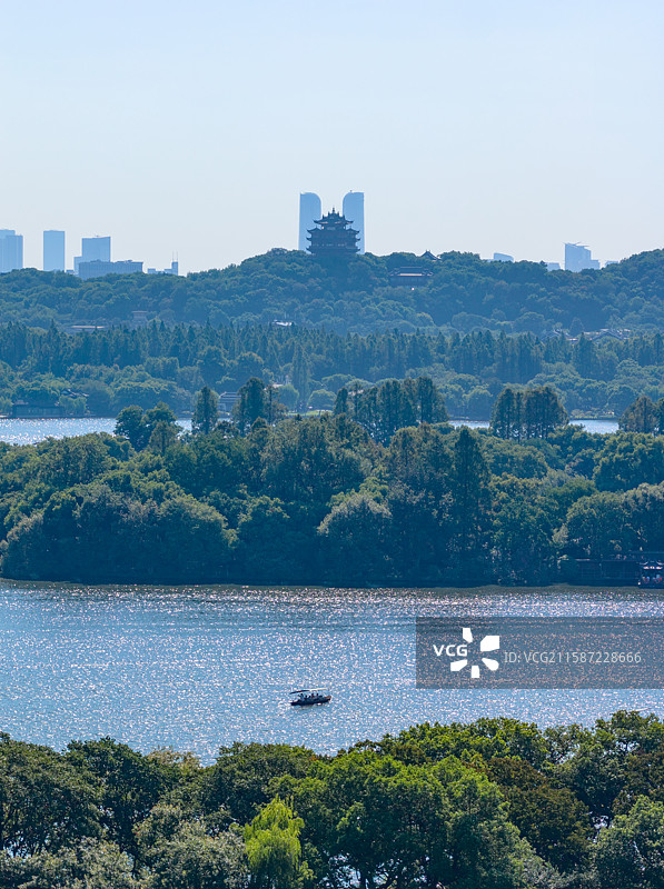 西湖古今同框 航拍杭州之门与城隍阁湖心岛图片素材