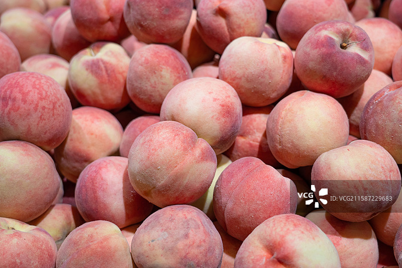 新鲜成熟的桃子图片素材