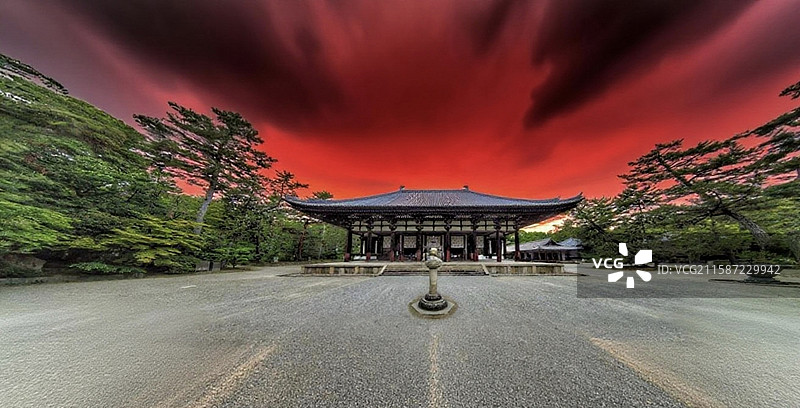 唐招提寺由鉴真主持建于 759 年，是日本佛教律宗总本山，建筑具唐代风格，多建筑与佛像为日本国宝。图片素材