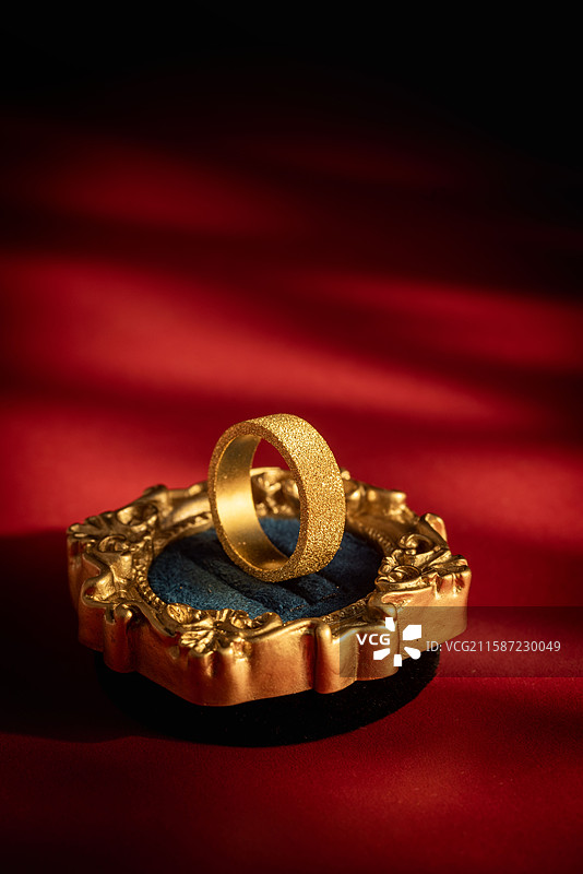 纹理纯金戒指图片素材