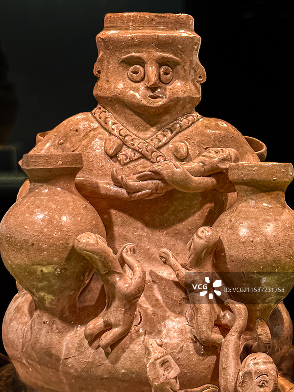 三国 吴 婺州窑青釉堆塑人物罐 上海博物馆图片素材