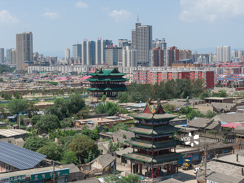 航拍山西吕梁孝义古城中阳楼和城隍庙同框图片素材