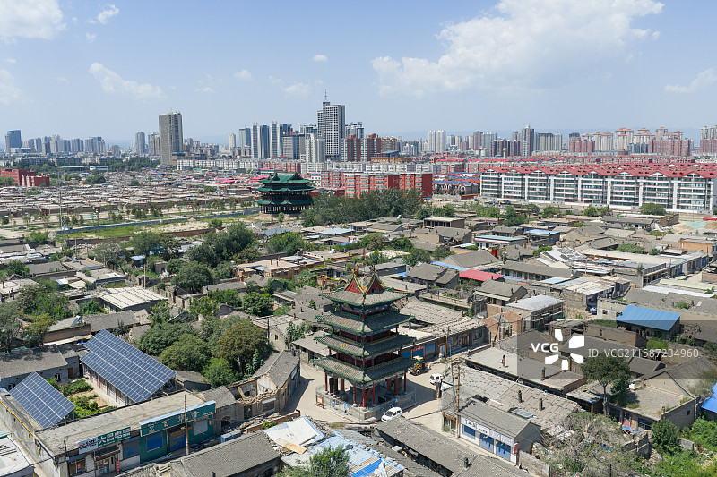 航拍山西吕梁孝义古城中阳楼和城隍庙同框图片素材