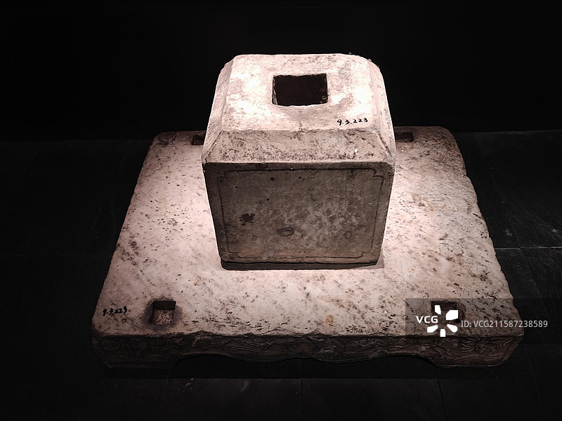 汉白玉花卉纹萨满祭祀神杆墩 清代 首都博物馆藏图片素材