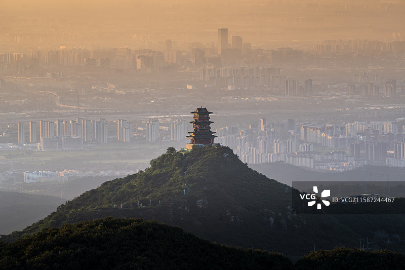 北京定都阁日出晨雾图片素材