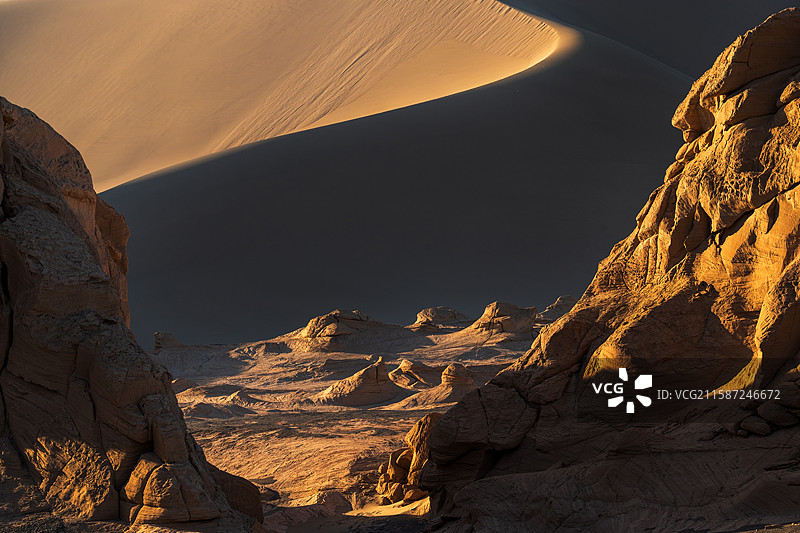 新疆哈密大海道古丝绸之路小南湖雅丹景色图片素材