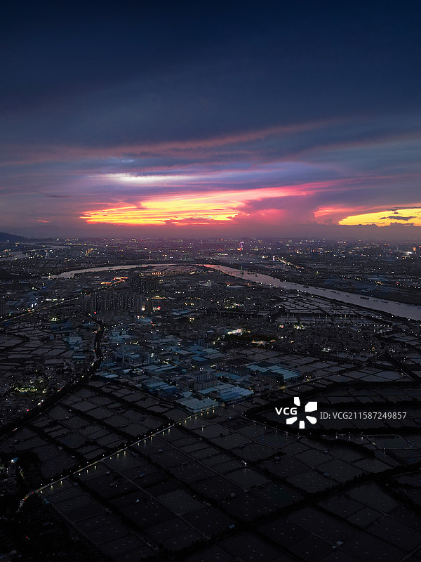 晚霞下的顺德勒流鱼塘图片素材