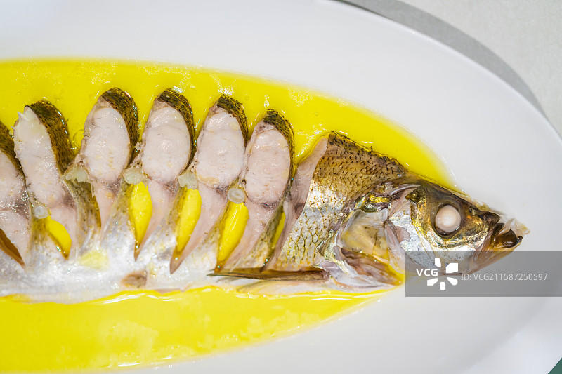 一盘美味的鸡汁大白鱼图片素材
