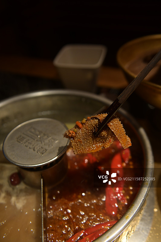 牛油火锅涮毛肚涮肉图片素材