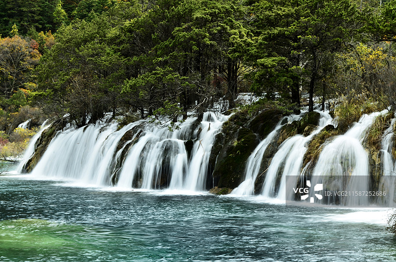 四川九寨沟景区秋天火花海瀑布秋景图片素材
