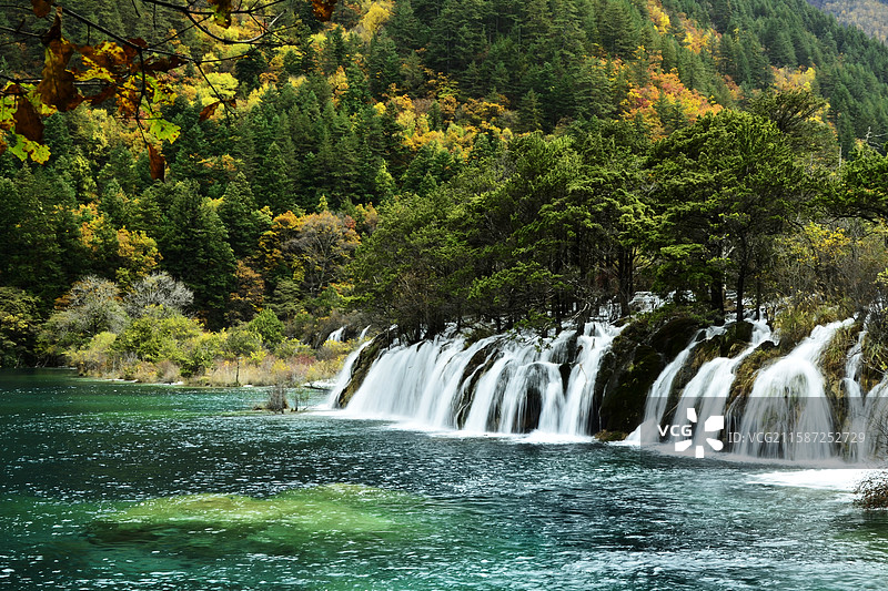 四川九寨沟景区秋天火花海瀑布秋景图片素材