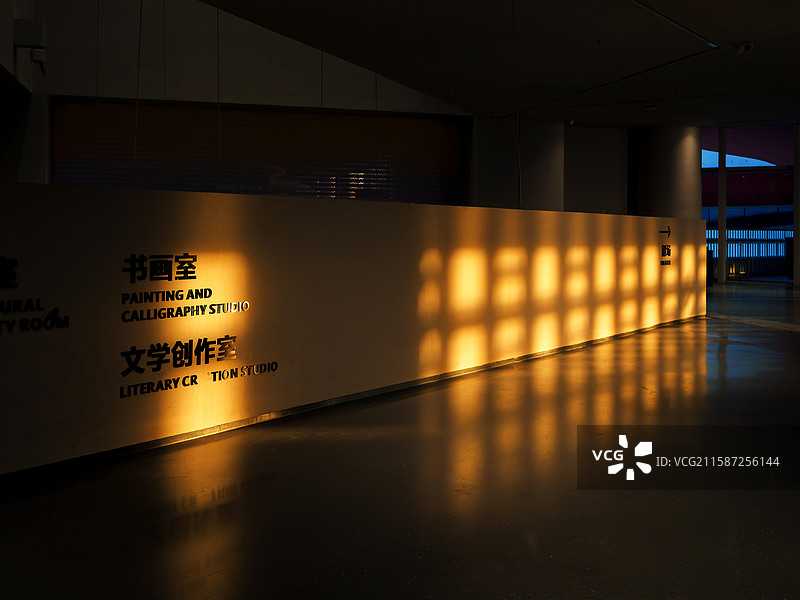 伯渎河文化中心光影图片素材