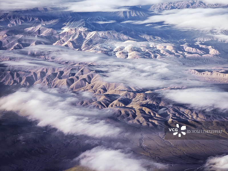 高空上看新疆的雪峰山脉图片素材