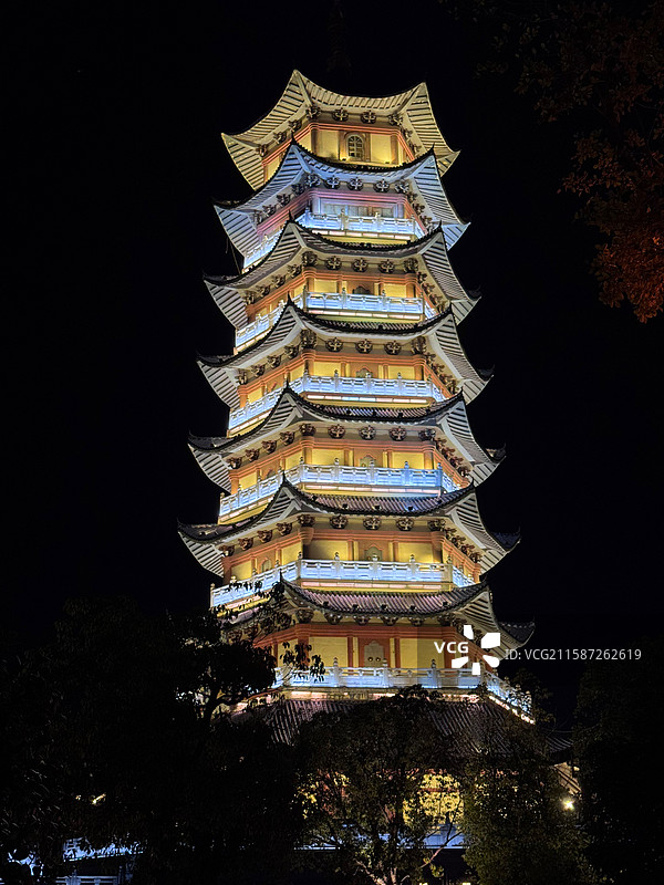 宁波杭州湾新区方特东方神画景区夜晚风光图片素材