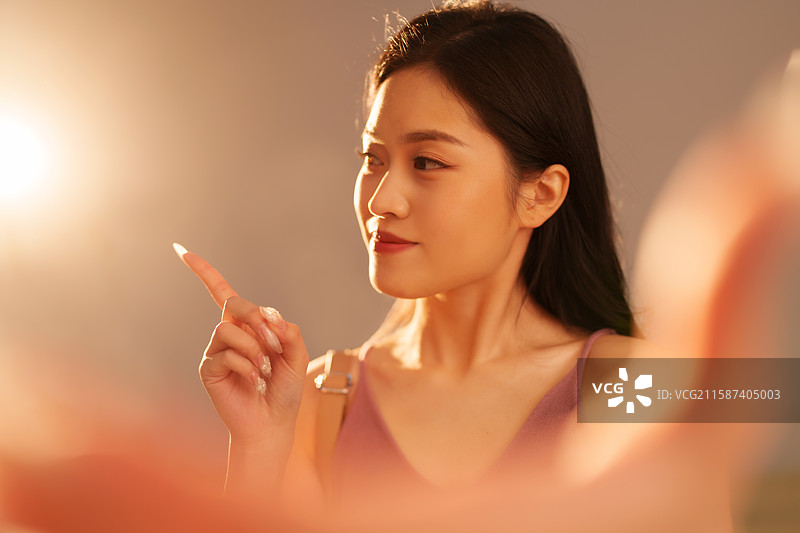 年轻女博主人像图片素材