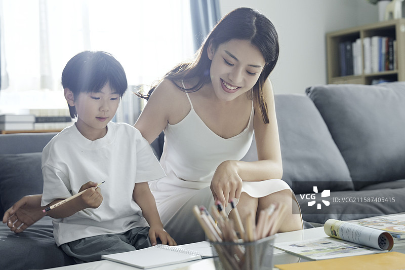 亲子共读时光图片素材