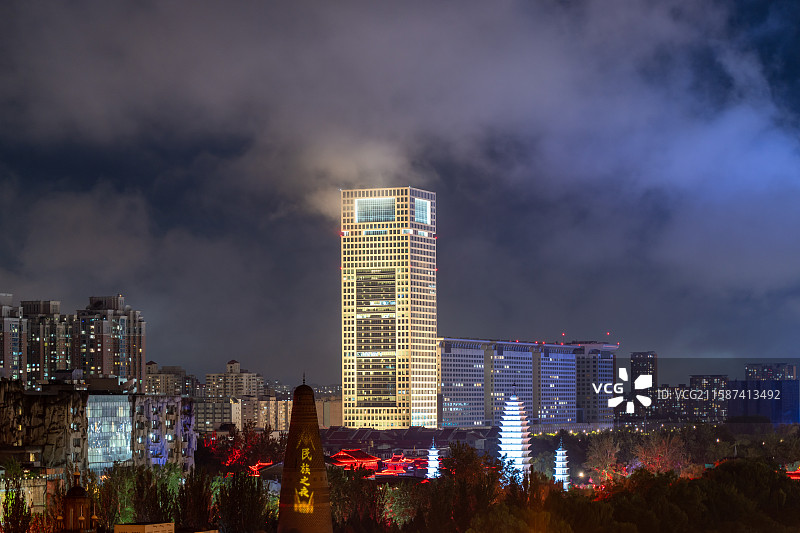 雨后盘古大观夜景图片素材