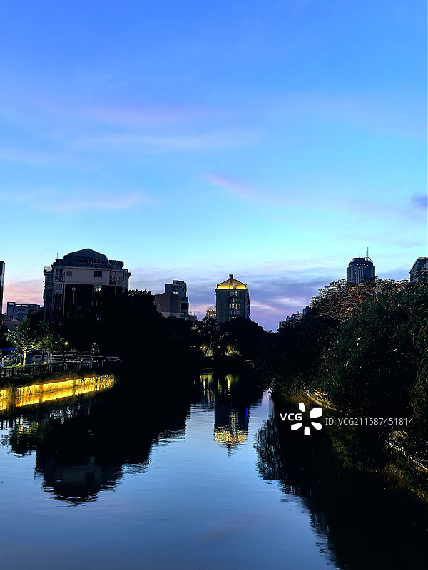 蓝调时城市风图片素材