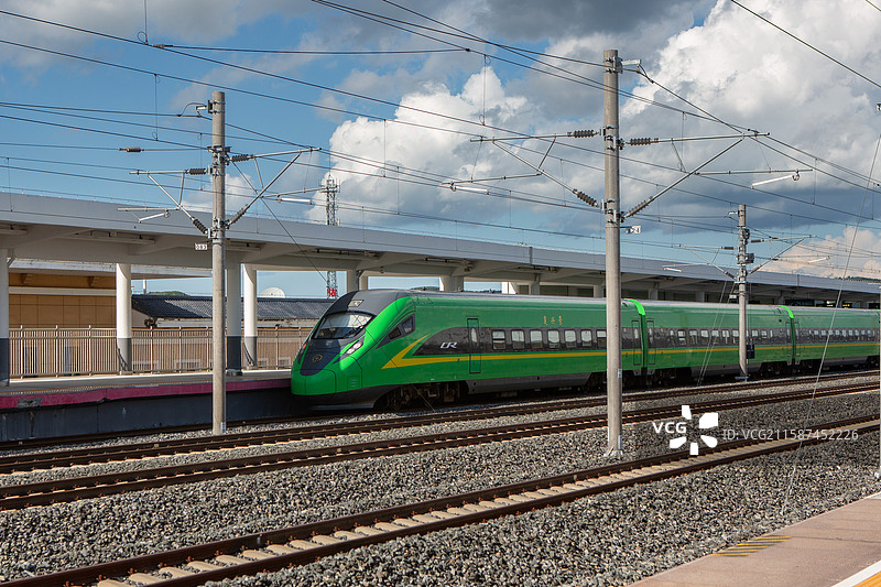 绿色和谐号火车图片素材