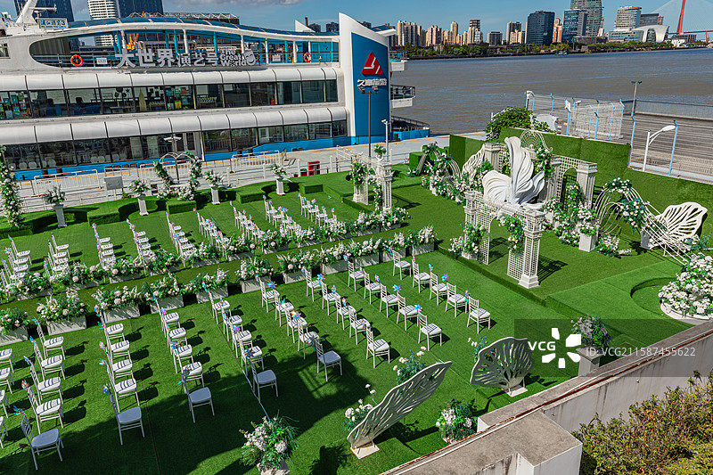 户外的草坪婚礼场地图片素材