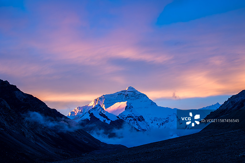 珠峰日出朝霞图片素材