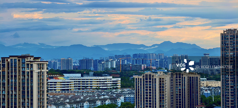 山为幕，城作画图片素材