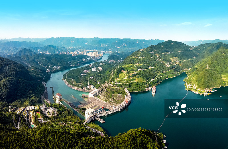 宜昌清江画廊 航拍隔河岩大坝 水利发电工程航拍场景：大坝横跨河流，山水间呈现能源设施与工业建筑的景观图片素材