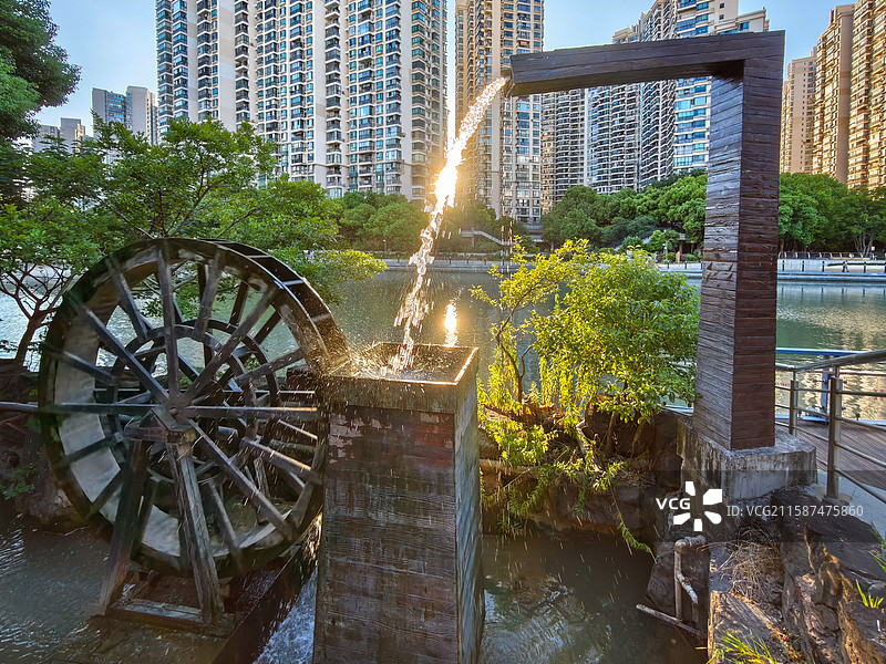 上海市普陀区苏州河梦清园环保主题公园·景点之水车和水景装置图片素材