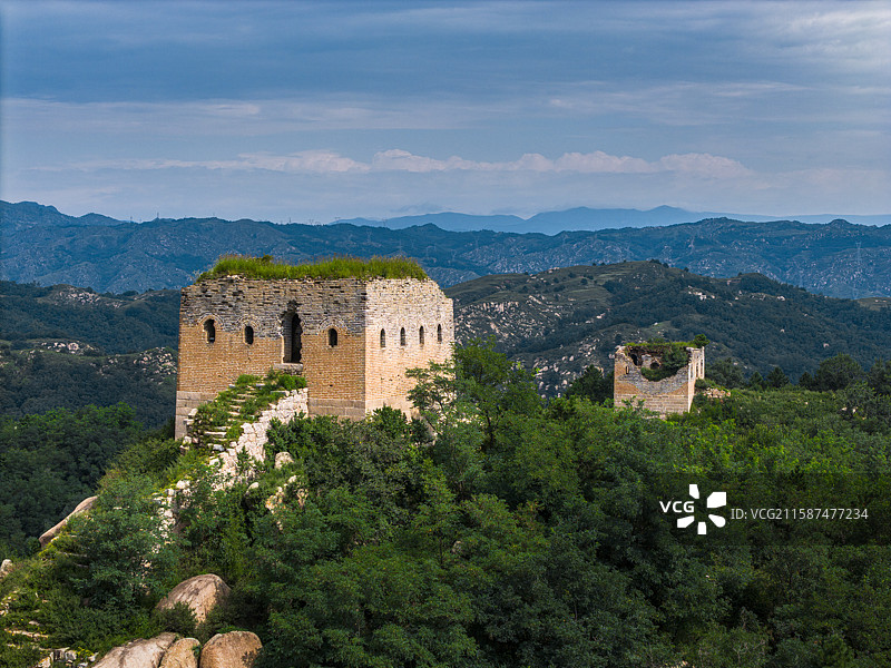 航拍视角下的保定烟煤洞长城图片素材