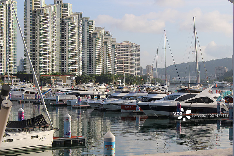海南三亚游艇码头图片素材