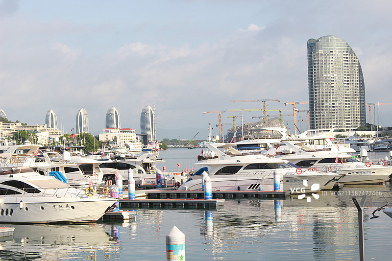 海南三亚游艇码头图片素材