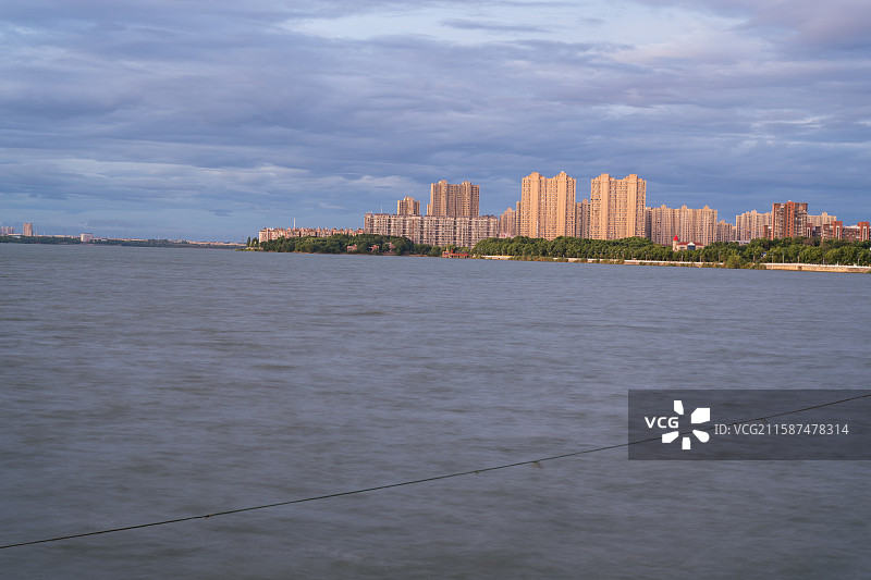 武汉江夏，汤逊湖早霞，长岛，莲华寺图片素材