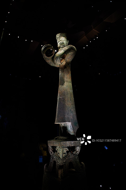 三星堆 青铜立人像图片素材