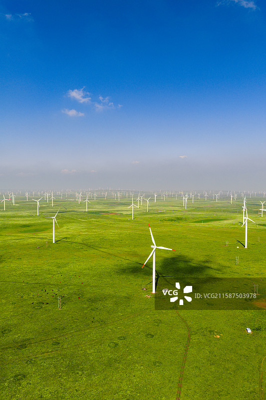 辉腾锡勒草原的风电场图片素材