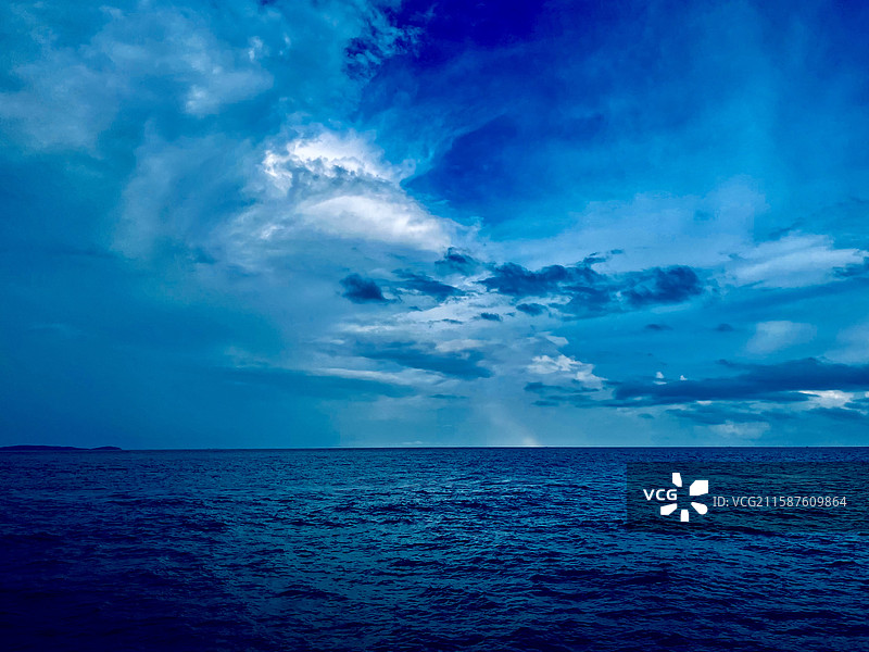 风雨来临前的大海图片素材