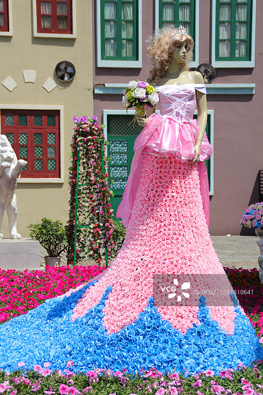 花艺装扮的公主雕像图片素材