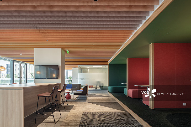 现代办公室前台与休闲洽谈区设计图片素材