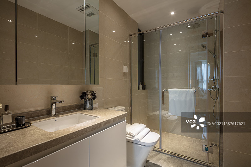 干湿分离卫浴间与一体台盆图片素材