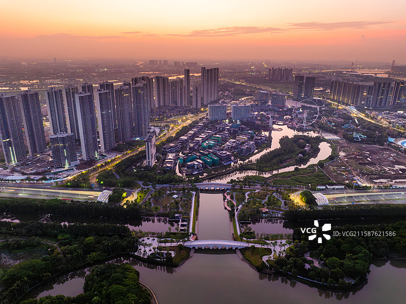 广东佛山顺德华侨城欢乐海岸PLUS和桂畔海水上立交图片素材